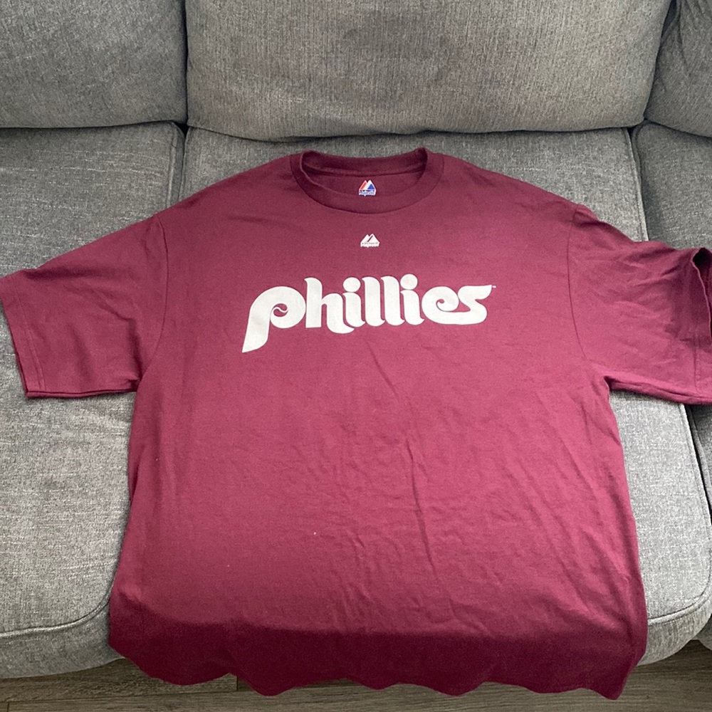 Mens XL maroon Phillies t shirt great condition cliff lee